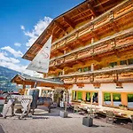 Alpen Wohlfühlhotel Dörflwirt Hainzenberg