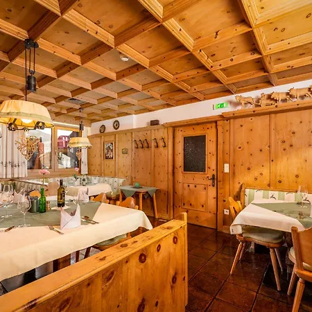 Otel Alpen Wohlfuehlhotel Doerflwirt 4*