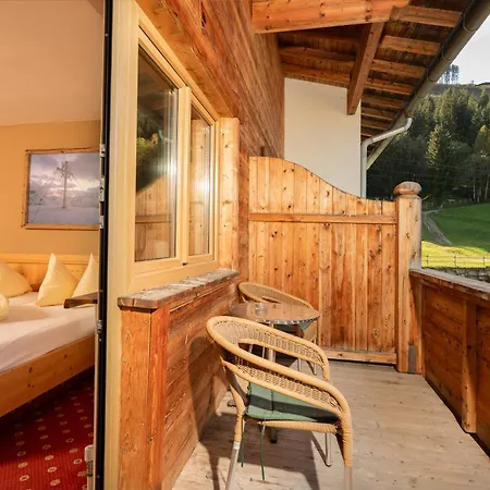 Alpen Wohlfuehlhotel Doerflwirt Otel Hainzenberg