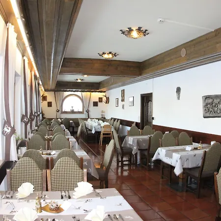 Alpen Wohlfuehlhotel Doerflwirt Otel
