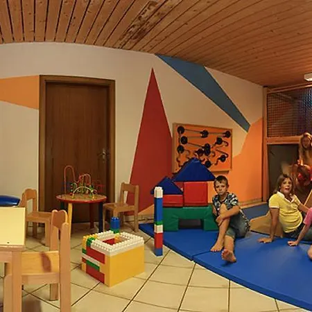 Alpen Wohlfuehlhotel Doerflwirt ホテル ハインツェンベルク