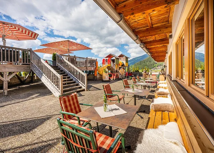 호텔 Alpen Wohlfuehlhotel Doerflwirt 4*