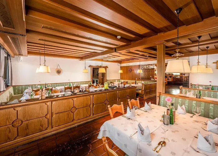 호텔 Alpen Wohlfuehlhotel Doerflwirt