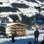Alpen Wohlfuehlhotel Doerflwirt 4* Hainzenberg