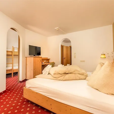 Otel Alpen Wohlfuehlhotel Doerflwirt Hainzenberg